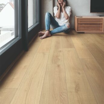 LAMINAT K659 HRAST MONTREUX BLONDE 8+1/33 AC6 4V P+
